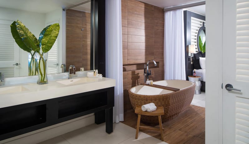 S Hotel Jamaica - Junior Suite King Ocean View Bathroom